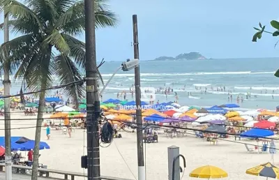 Pitangueiras- frente ao mar , totalmente reformado, localização espetacular.