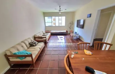 Pitangueiras- uma quadra da praia , localização espetacular  , garagem no prédio.
