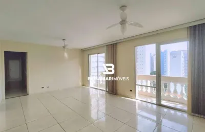 Pitangueiras - uma quadra da praia, próximo ao shopping.