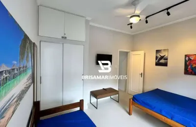 Pitangueiras- na quadra da praia , localização espetacular , totalmente reformada.