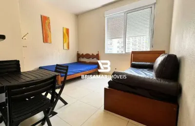 Pitangueiras- na quadra da praia , localização espetacular , totalmente reformada.