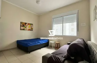 Pitangueiras- na quadra da praia , localização espetacular , condomínio baixo.