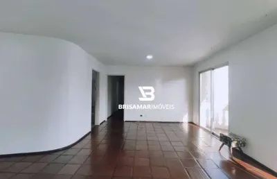 Pitangueiras - uma quadra da praia, próximo ao shopping.