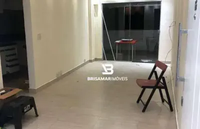 Enseada- ao lado do pão de açucar , totalmente reformado, garagem no prédio.