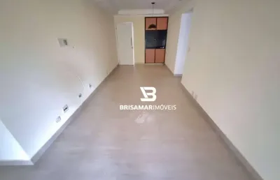 Enseada- ao lado do pão de açucar , totalmente reformado, garagem no prédio.