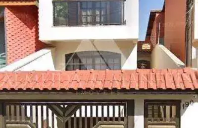 Lindo sobrado com porteira fechada - 300m² - suíte com closet e salão de festas