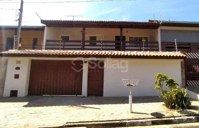 Casa à venda em bairro tranquilo, na cidade de vinhedo!!