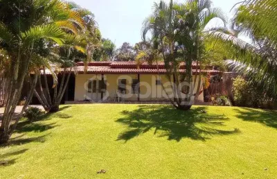 Casa térrea para comprar na cidade de vinhedo - sp no bairro altos do morumbi próximo de escolas e do comércio em geral.