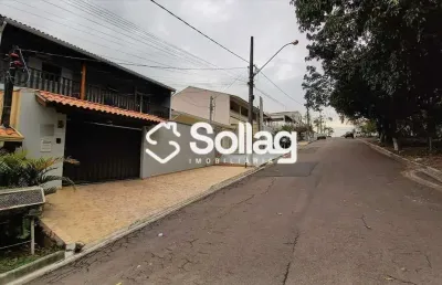 Sobrado frente para área de preservação , construção sólida e ambientes amplos, na cidade de vinhedo