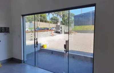Salão comercial com estacionamento para alugar no portal da cidade de vinhedo, são paulo.
