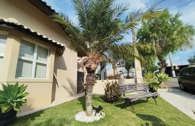 Casa mobiliada com 3 suítes no condômino recanto dos paturis em vinhedo