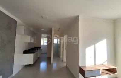 Apartamento para alugar em vinhedo com 2 quartos com armários, sacada, ar condicionado, 1 vaga de garagem