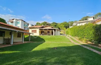 Casa térrea com três quartos sendo duas suítes com área de 170 m² para venda no condomínio recanto florido na cidade de vinhedo - sp