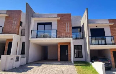 Casa de vila à venda com três suítes, quintal e lazer no condomínio vila di mônaco em valinhos.
