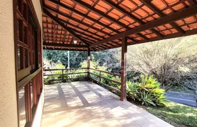 Casa térrea para alugar com 3 quartos sendo 1 suíte no condomínio marambaia na cidade de vinhedo.