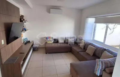 Casa para alugar mobiliada em vinhedo com 3 suítes no condomínio villa di capri .