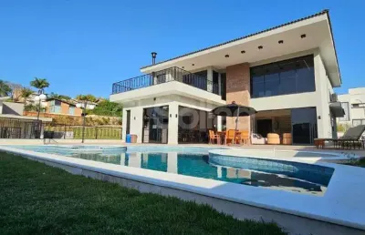 Casa nova a venda no condomínio arboretum em vinhedo - sp são 4 suítes sendo 02 c closet (uma com varanda), 02 c/ armários e todas c/ ar condicionado