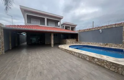Lindo sobrado no balneario florida 05 suítes, incluindo 01 com closet, proporcionando privacidade e conforto para toda a família