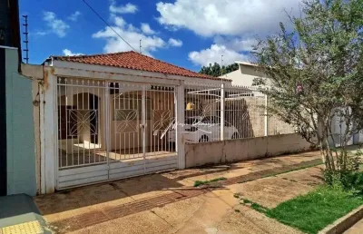 Casa com 3 quartos para alugar na Rua Xavantes, 135, Jardim Tijuca, Campo Grande