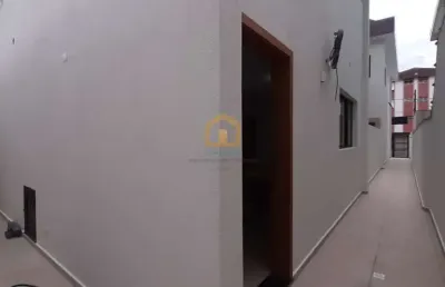 Casa sobrado, 02 dormitórios, ambos com suíte, lavabo, sala, cozinha, área de serviço, quintal, e garagem