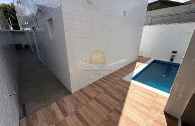 Casa térrea com 3 suítes, 115m², piscina e churrasqueira