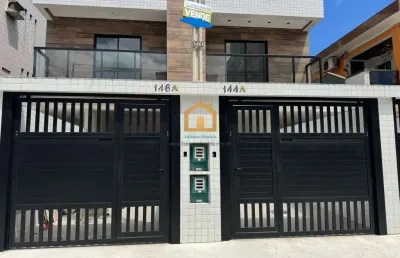 Casa sobreposta baixa - 3 dormitórios, 1 suíte privativa + 2 suítes americanas.