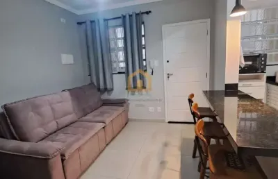 Kitnet reformada com quarto separado na avenida da praia
