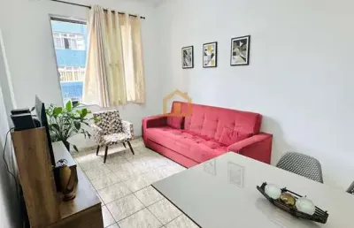 Apartamento padrão 2 dormitórios com varanda e vista parcial do mar! 