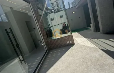 Casa tríplex de alto padrão – infraestrutura completa e elevador panorâmico.