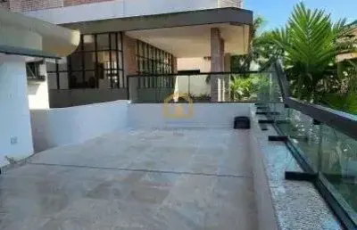 Casa alto padrão 4 dormitórios, sendo 1 suíte com varanda.