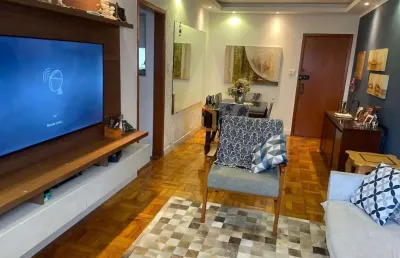 Apartamento padrão  prédio  frente à praia | 2 dorms (1 suíte) | 1 vaga