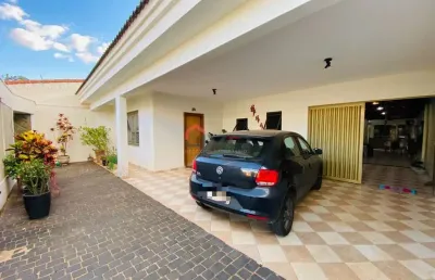 Casa com 4 quartos à venda no Santa Mônica, Uberlândia 