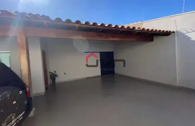 Casa com 3 quartos à venda no Jardim Patrícia, Uberlândia 