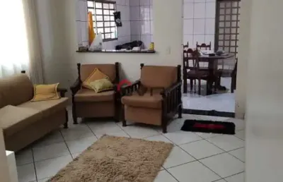 Casa com 3 quartos à venda no Santa Mônica, Uberlândia 