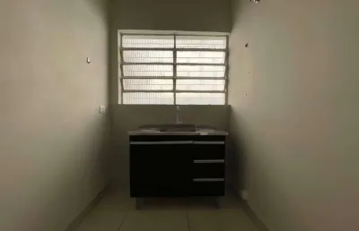 Casa com 1 quarto para alugar na Rua Ibiporã, 434, Aurora, Londrina