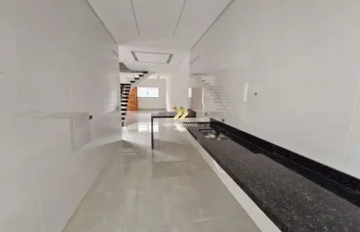 Sobrado duplex com 3 quartos e piscina a 200m da praia