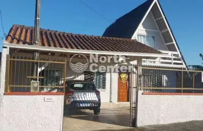 Casa ampla com piscina e área de lazer à venda, bairro costeira, balneário barra do sul, sc