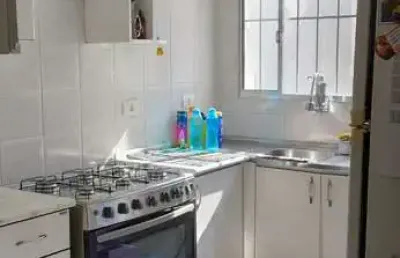 Casa em condomínio fechado com 2 quartos à venda na rua sebastião vitalino, 83, parque califórnia, jacareí por r$ 390.000