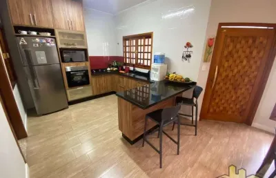 Casa com 3 quartos à venda na rua maria martins, 123, loteamento villa branca, jacareí por r$ 600.000