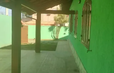Excelente casa pronta com 3 quartos e 2 vagas no flamengo em maricá