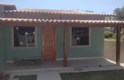 Excelente casa de 2 quartos e 1 vaga em construção no condado em maricá