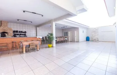 Excelente casa localizada no bairro roosevelt em uberlândia