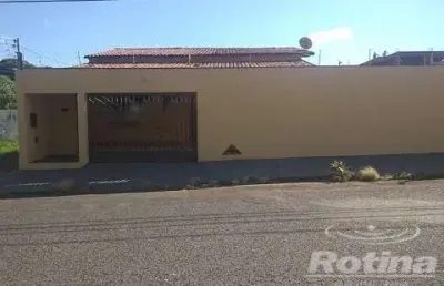 Casa para alugar, 3 quartos, santa mônica - uberlândia/mg - rotina imobiliária