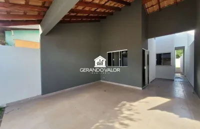 1 suíte, 1 quarto,  varanda e 2 banheiros amplo quintal