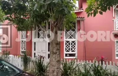 Casa em condomínio fechado com 4 quartos à venda na rua jornalista carlos vilhena, piratininga, niterói, 720 m2 por r$ 2.500.000