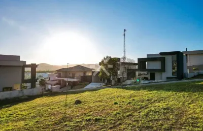Terreno em condomínio - 601m² - colinas do paratehy sul - urbanova - exclusivo