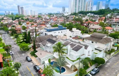 Sobrado amplo em condomínio com 4 suítes, 384m² | condomínio jardim das colinas