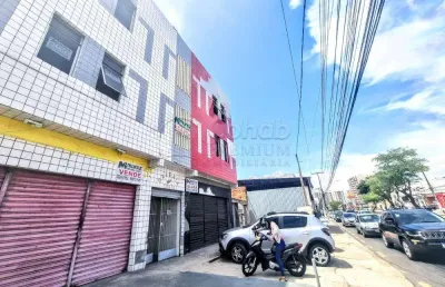 Prédio a venda com 3 pontos comerciais e 8 apartamentos na av. hermes fontes