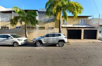 Excelente casa de alto padrão a venda no bairro atalaia, lado sombra predominante.