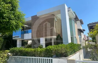 Casa à venda em condomínio fechado com 400m² bairro aruana